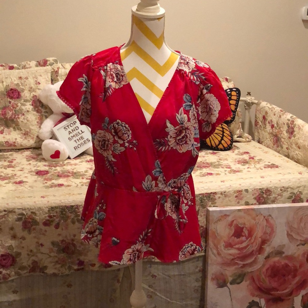 Red floral top OLM XL very cute.